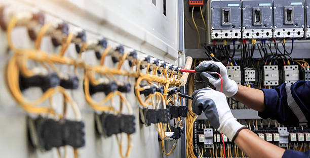 Professional Electrician technician working in New Castle, DE